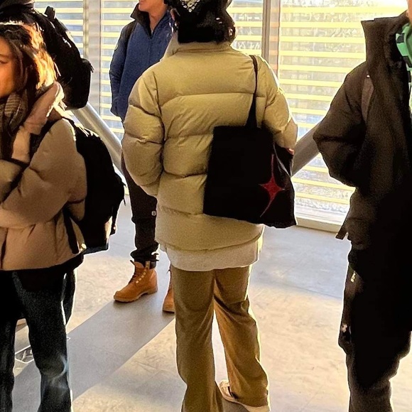 aritzia tna tea green superpuff size m💚 - Picture 7 of 7